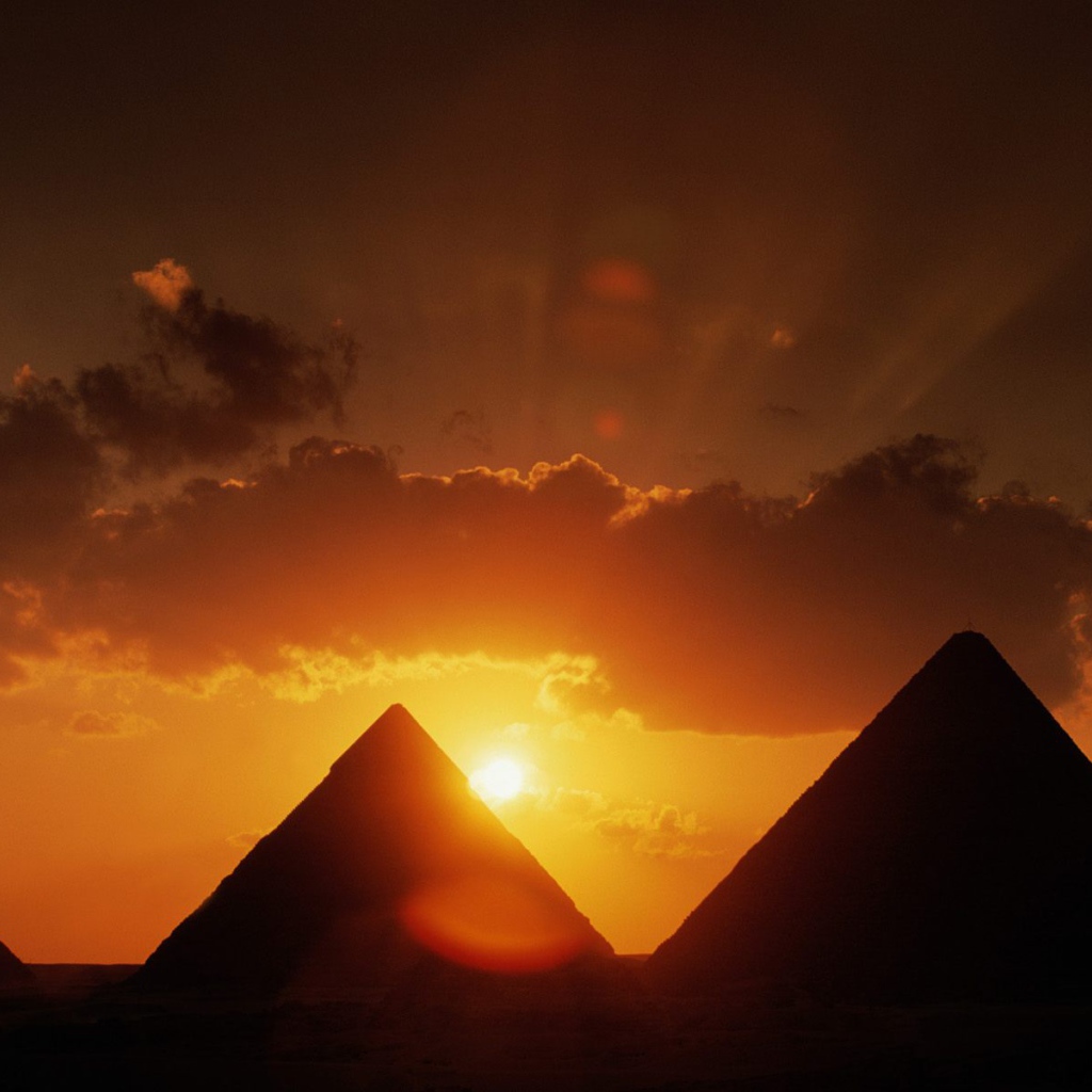 Пирамиды на закате