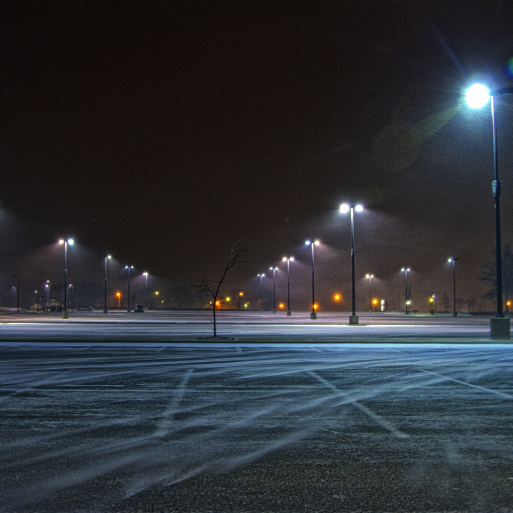 Паркинг зимней ночью