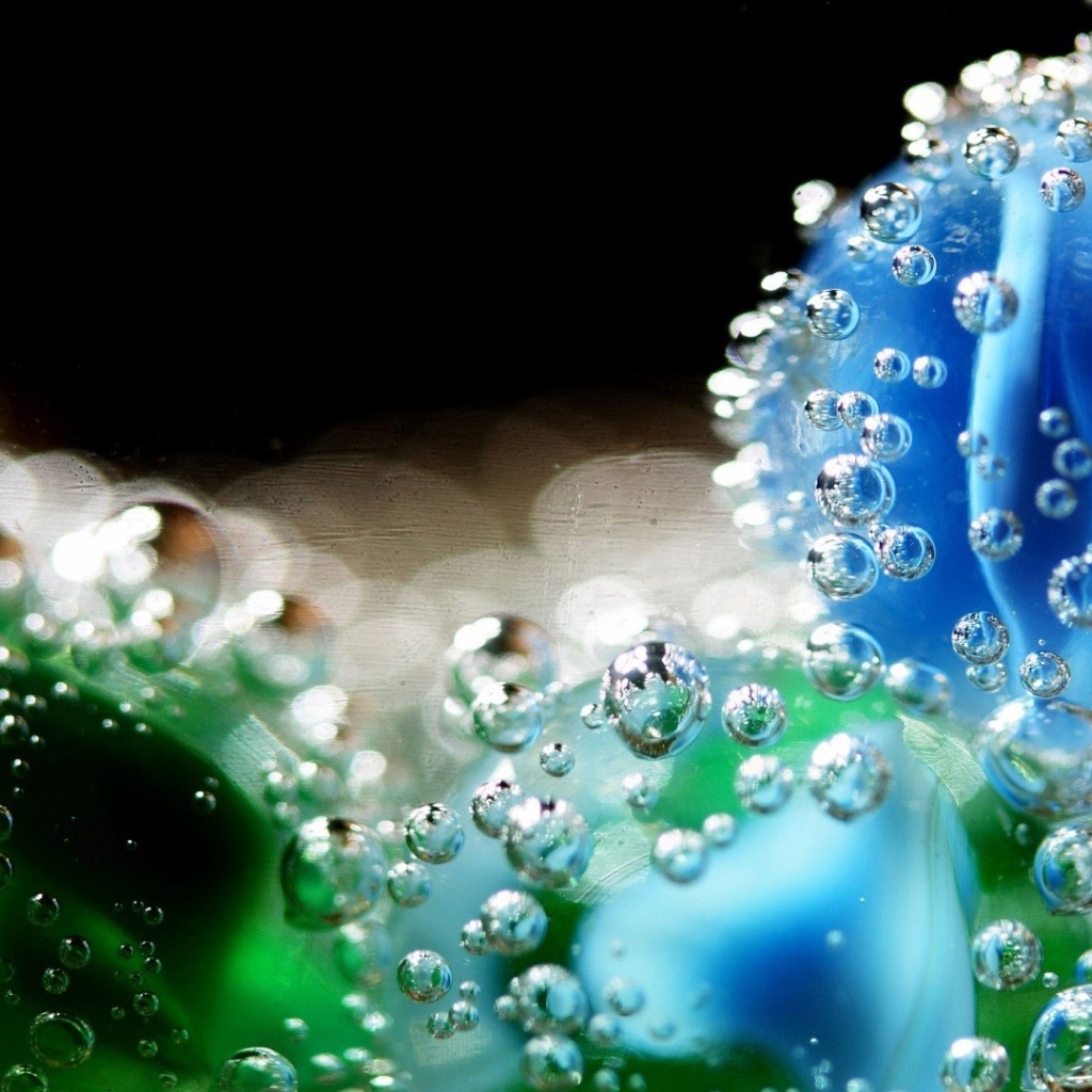 Пузырьки на воде