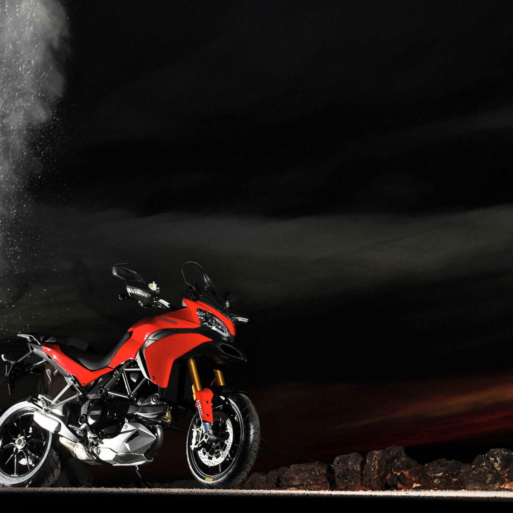Красивый мотоцикл Ducati Multistrada 1200