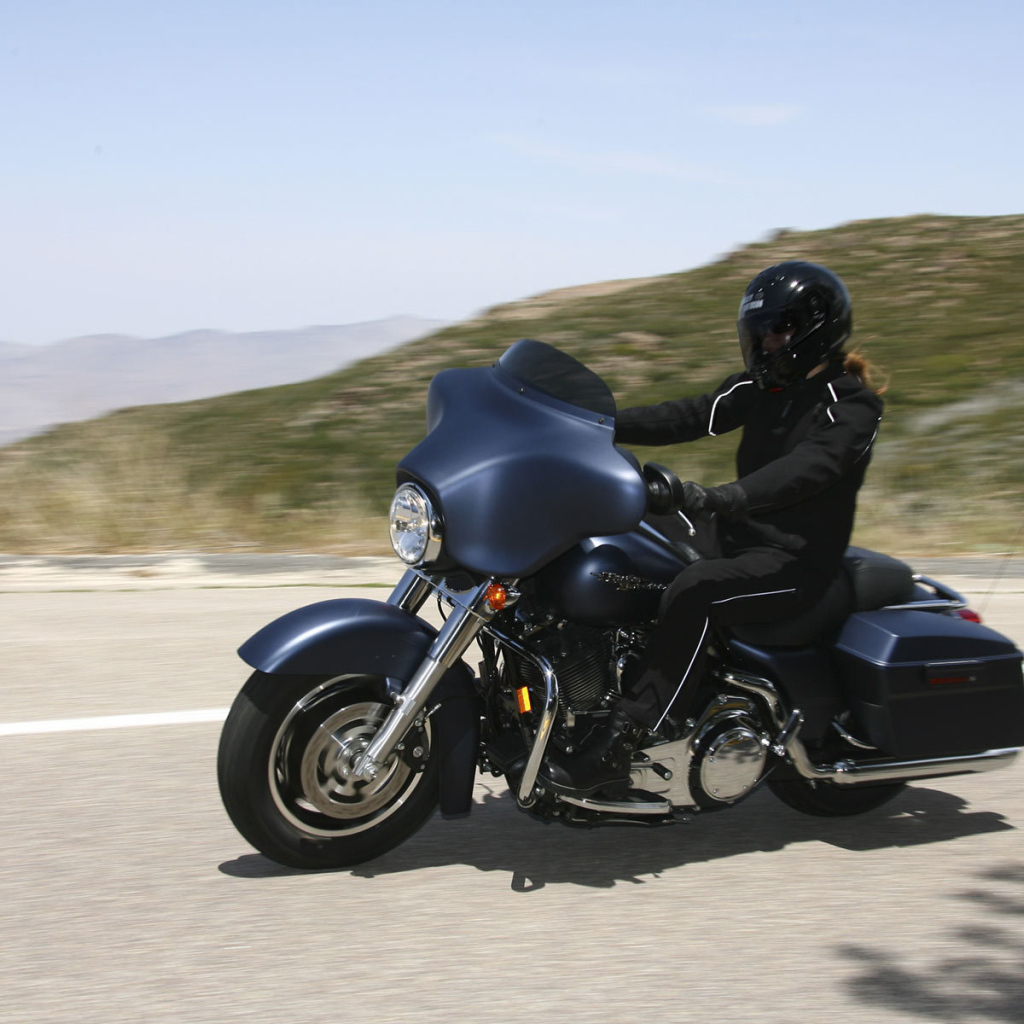 Быстрый мотоцикл Harley-Davidson Street Glide