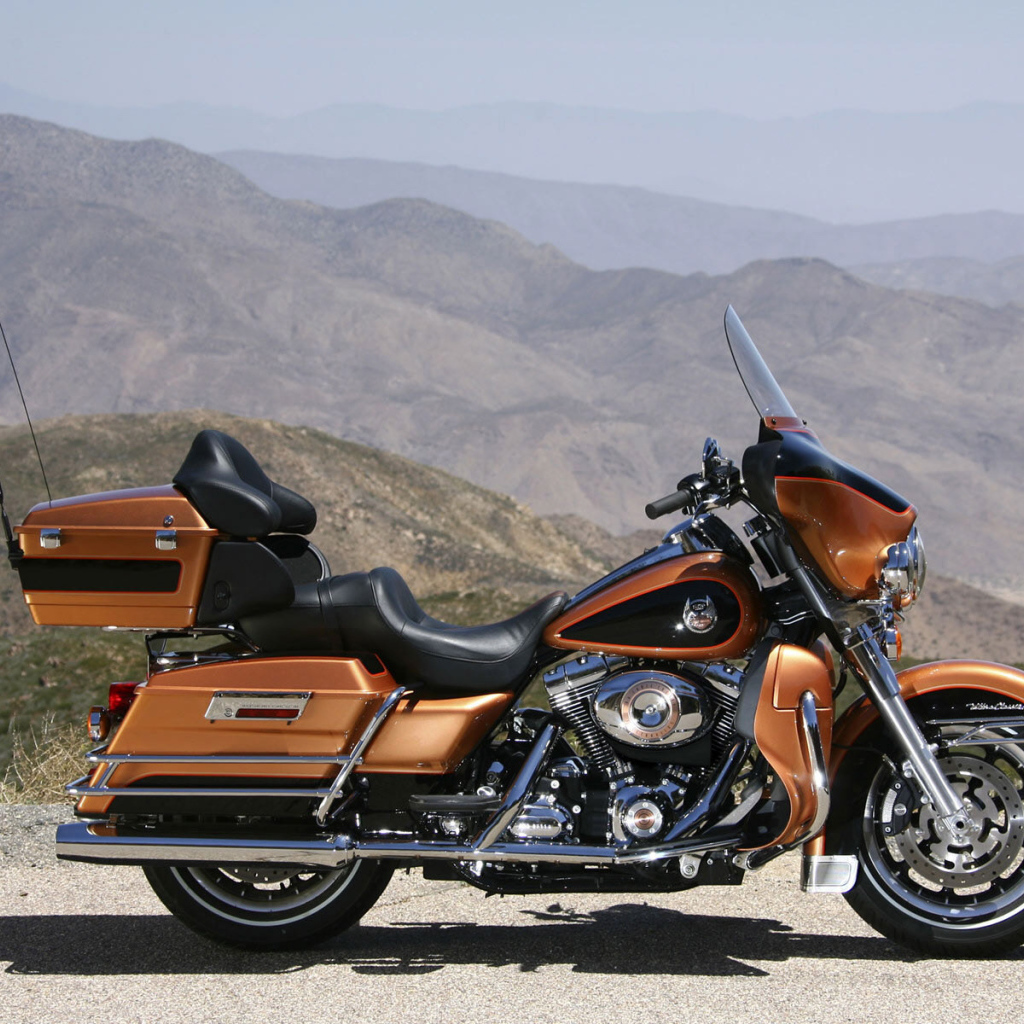 Невероятно быстрый мотоцикл Harley-Davidson Electra Glide Ultra Classic