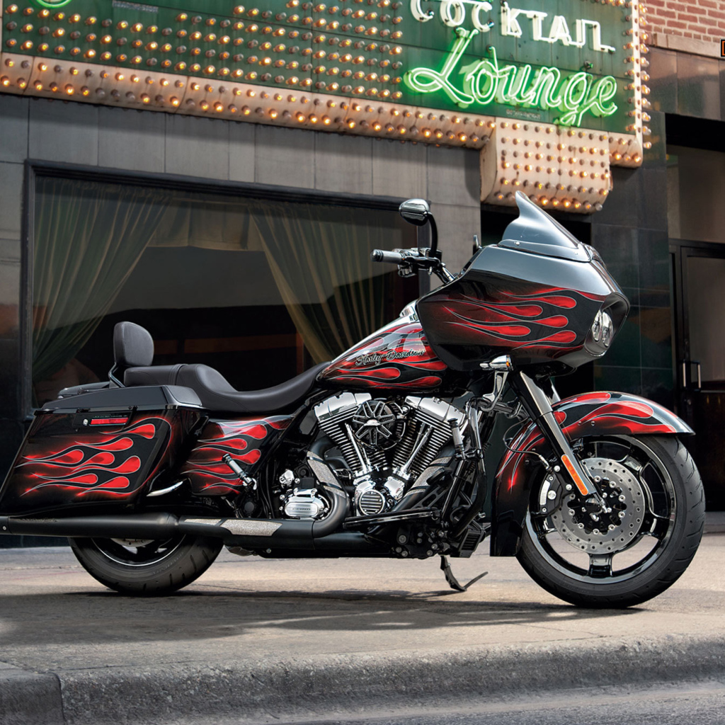 Новый надежный мотоцикл Harley-Davidson CVO Road Glide Custom