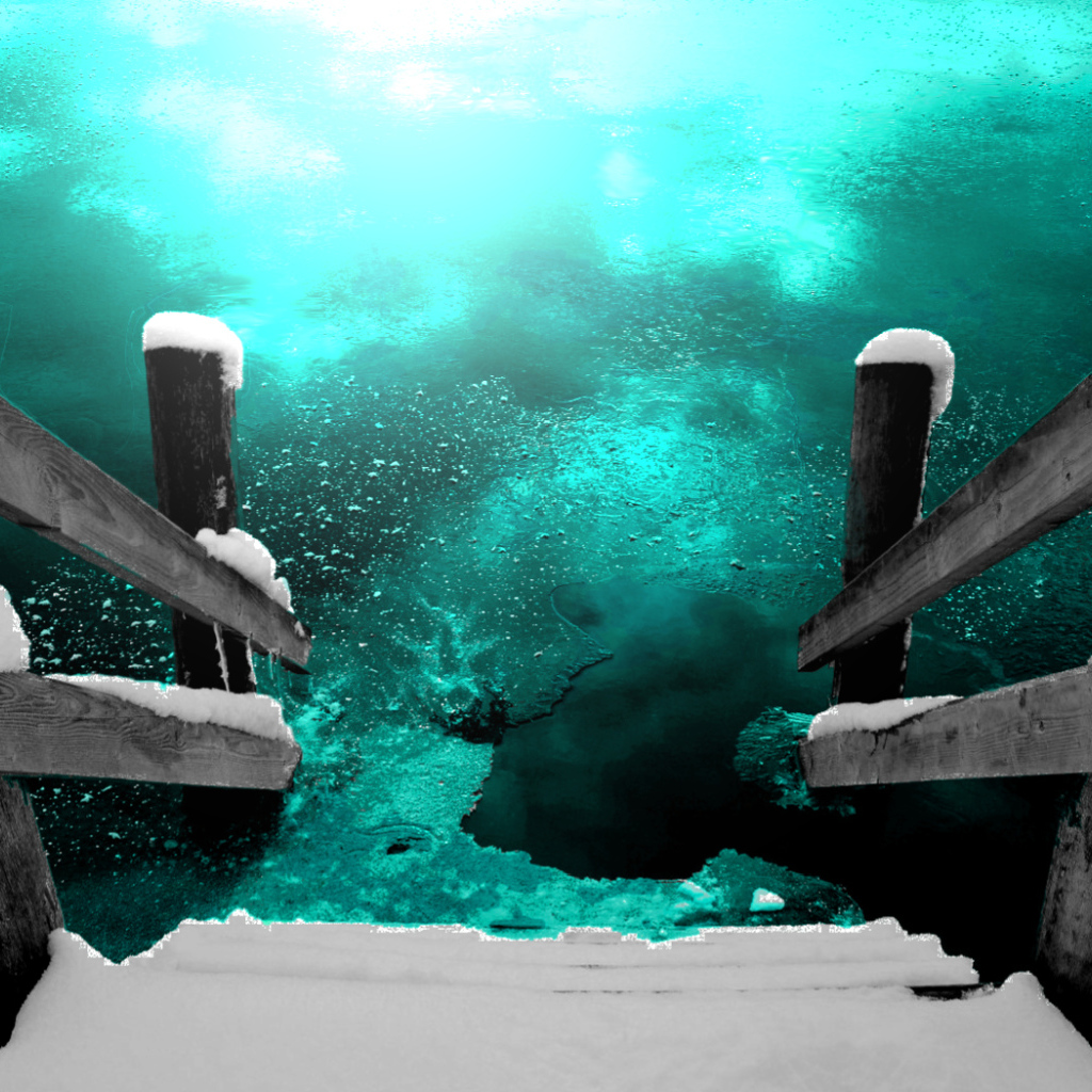 Лестница в ледяную воду