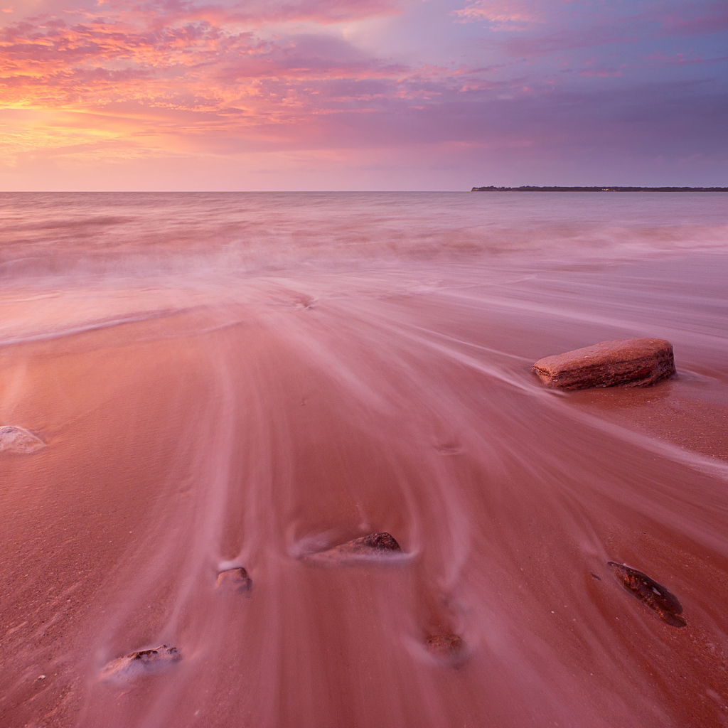 Розовый песок на закате