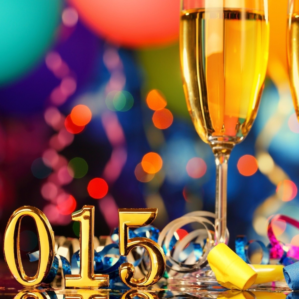 Бокалы шампанского на Новый Год 2015