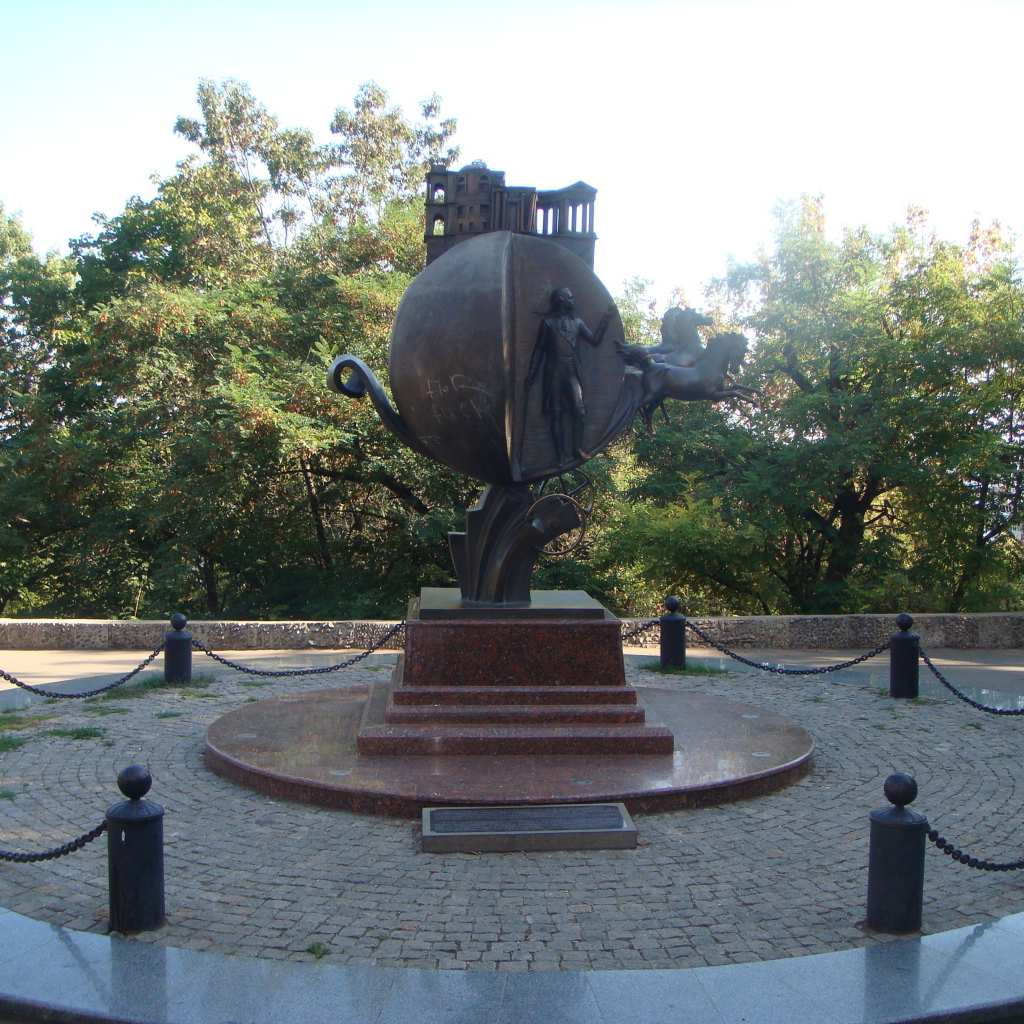 Памятник апельсину Одесса