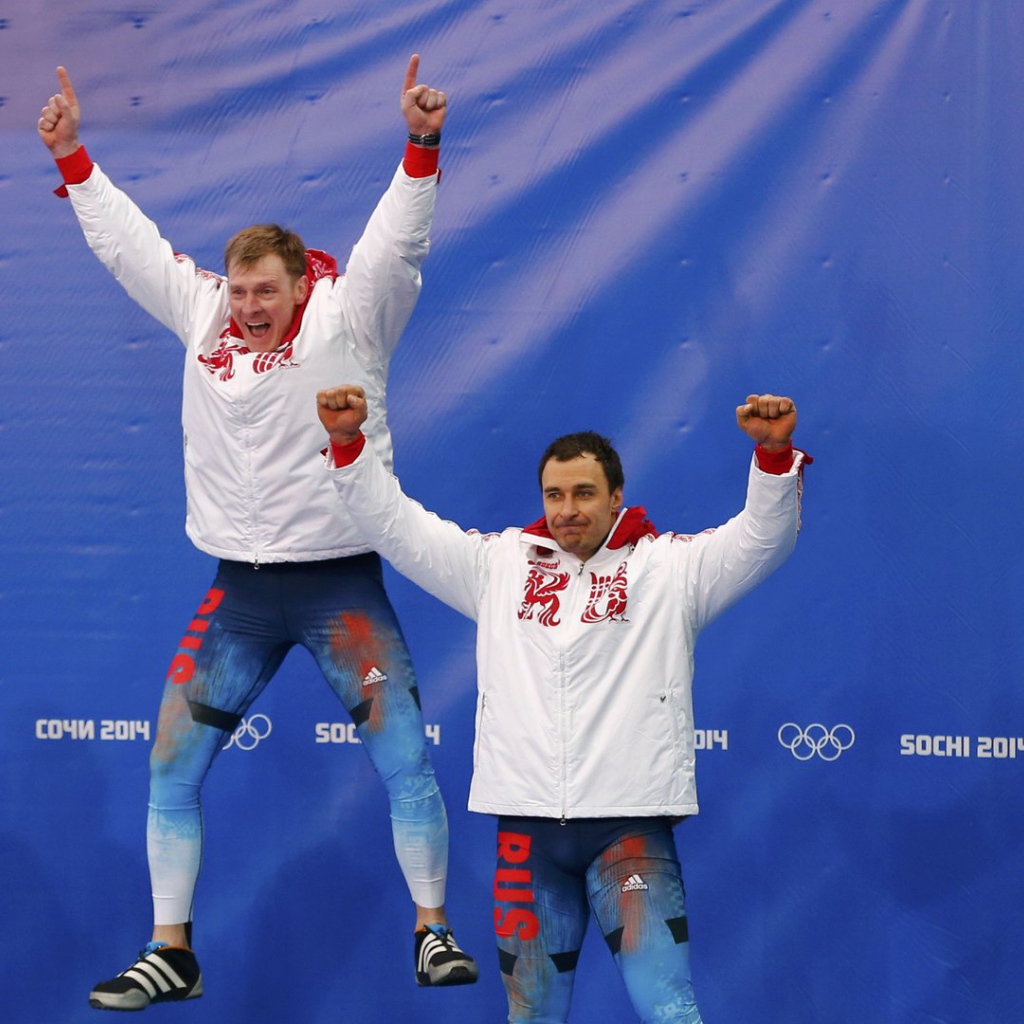 Российские бобслеисты Алексей Воевода и Александр Зубков обладатели золотых медалей в Сочи
