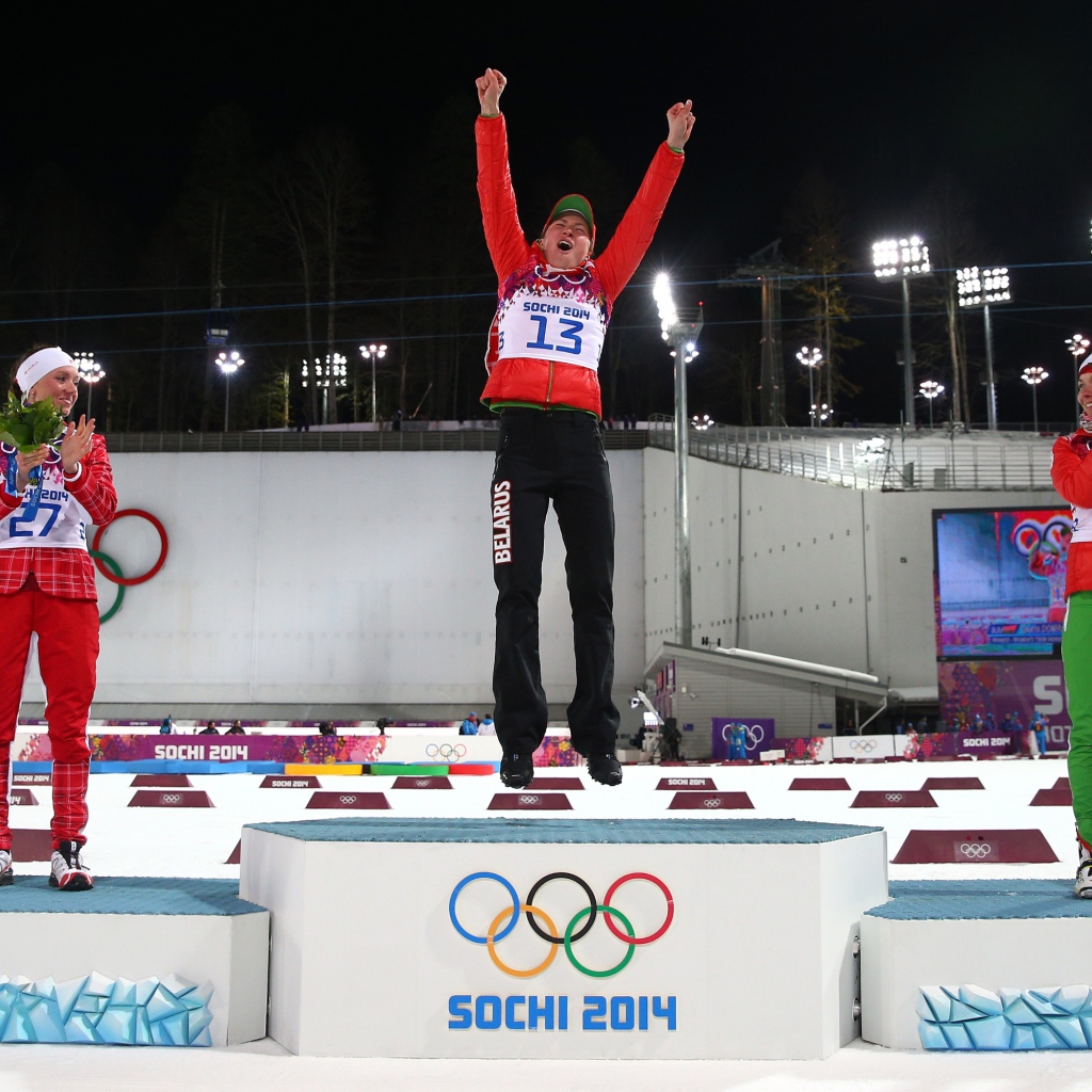Обладательница бронзовой медали в дисциплине биатлон  Надежда Скардино на олимпиаде в Сочи