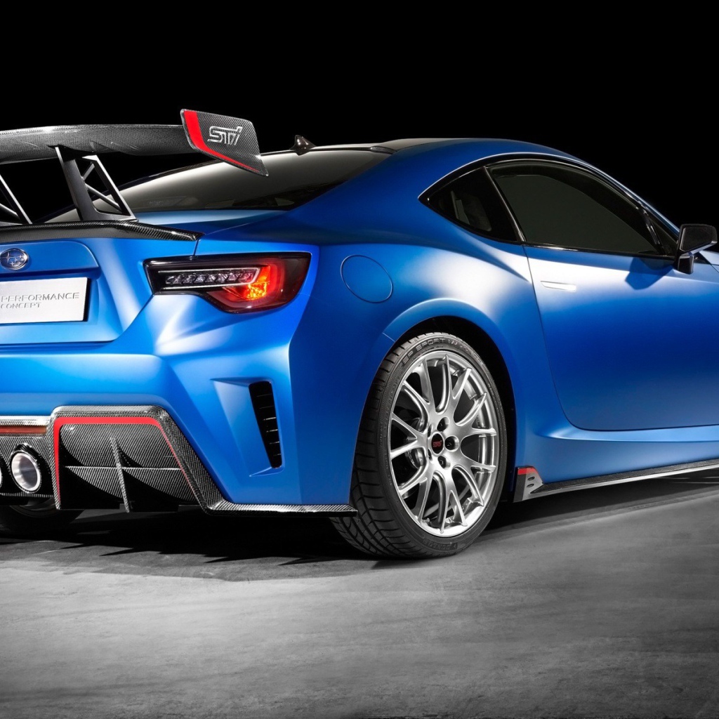 Вид сзади на голубой Subaru STI Performance