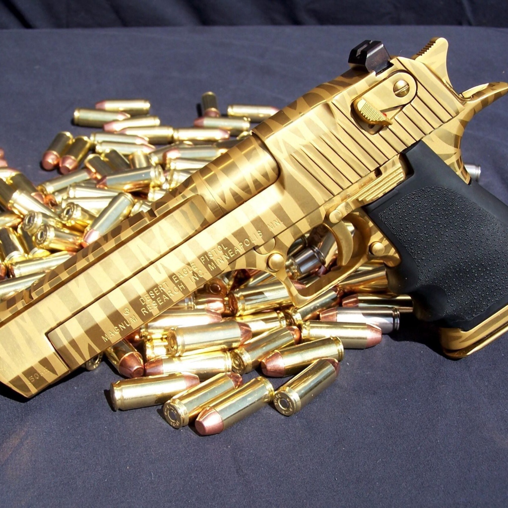 Золотой пистолет с пулями