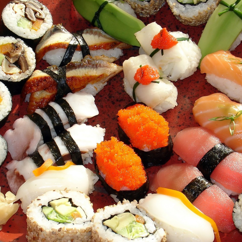 Несколько видов японского блюда суши