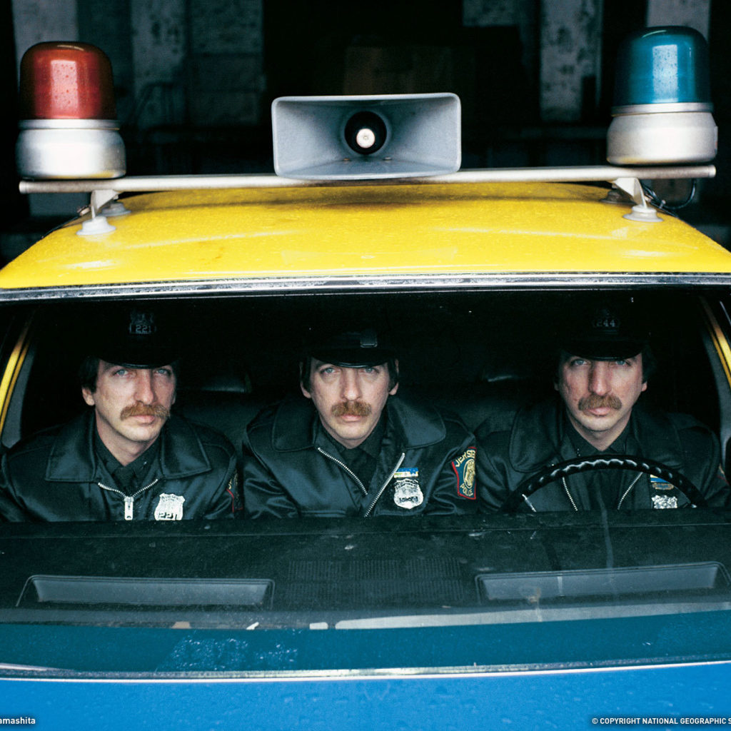 Три одинаковых полицейских