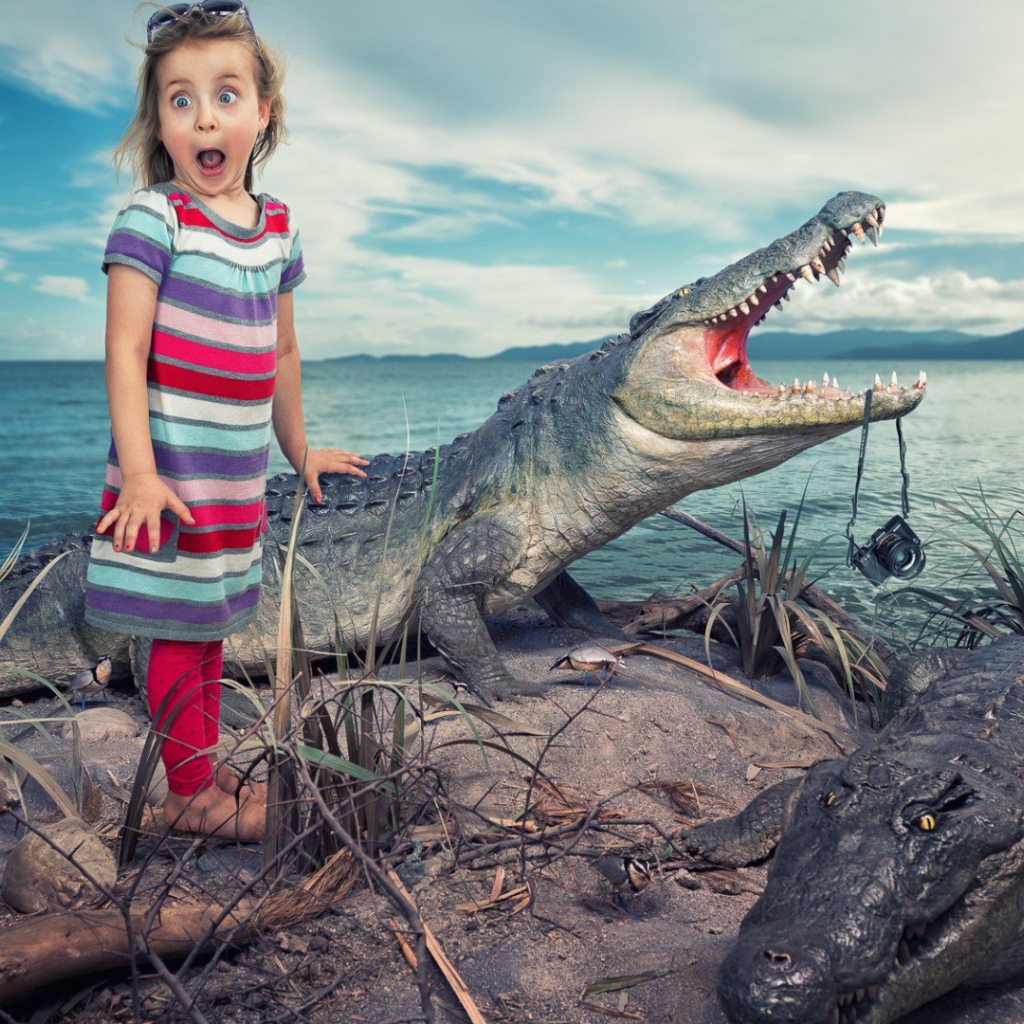 Девочка среди крокодилов
