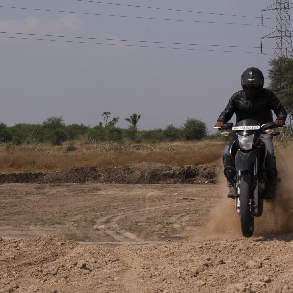 Мотоциклист на дорогах Индии