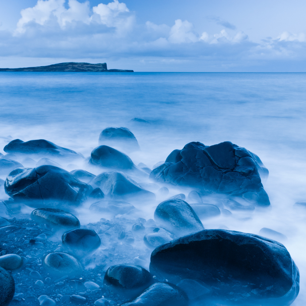 Голубое море у берегов Шотландии