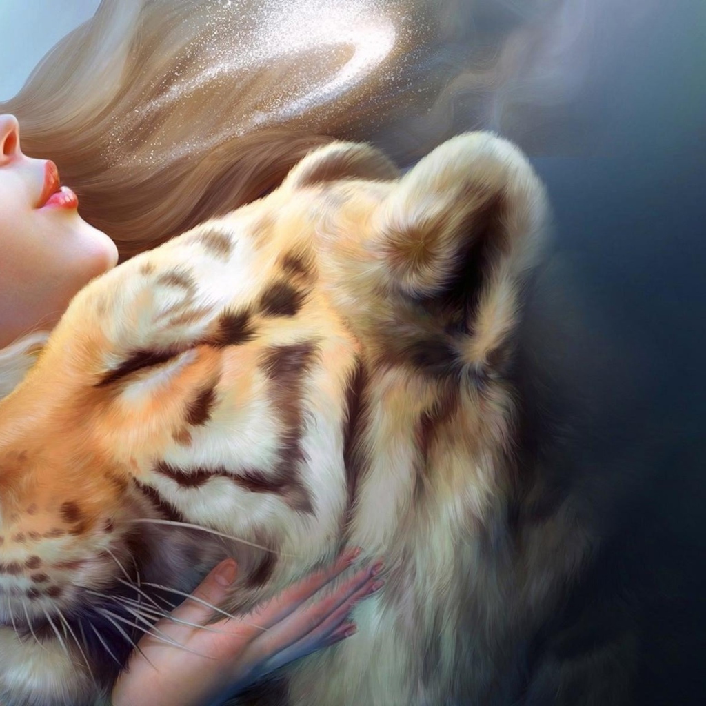 Красивая молодая девушка с тигром