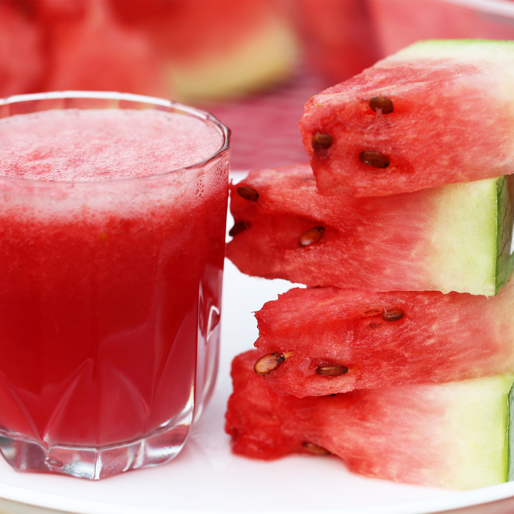Watermelon juice with fresh watermelon slices