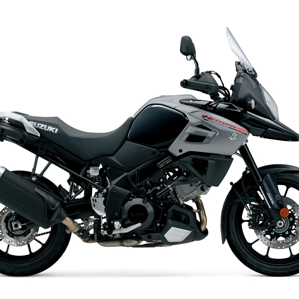 Мотоцикл Suzuki V-Strom 1000 на белом фоне 