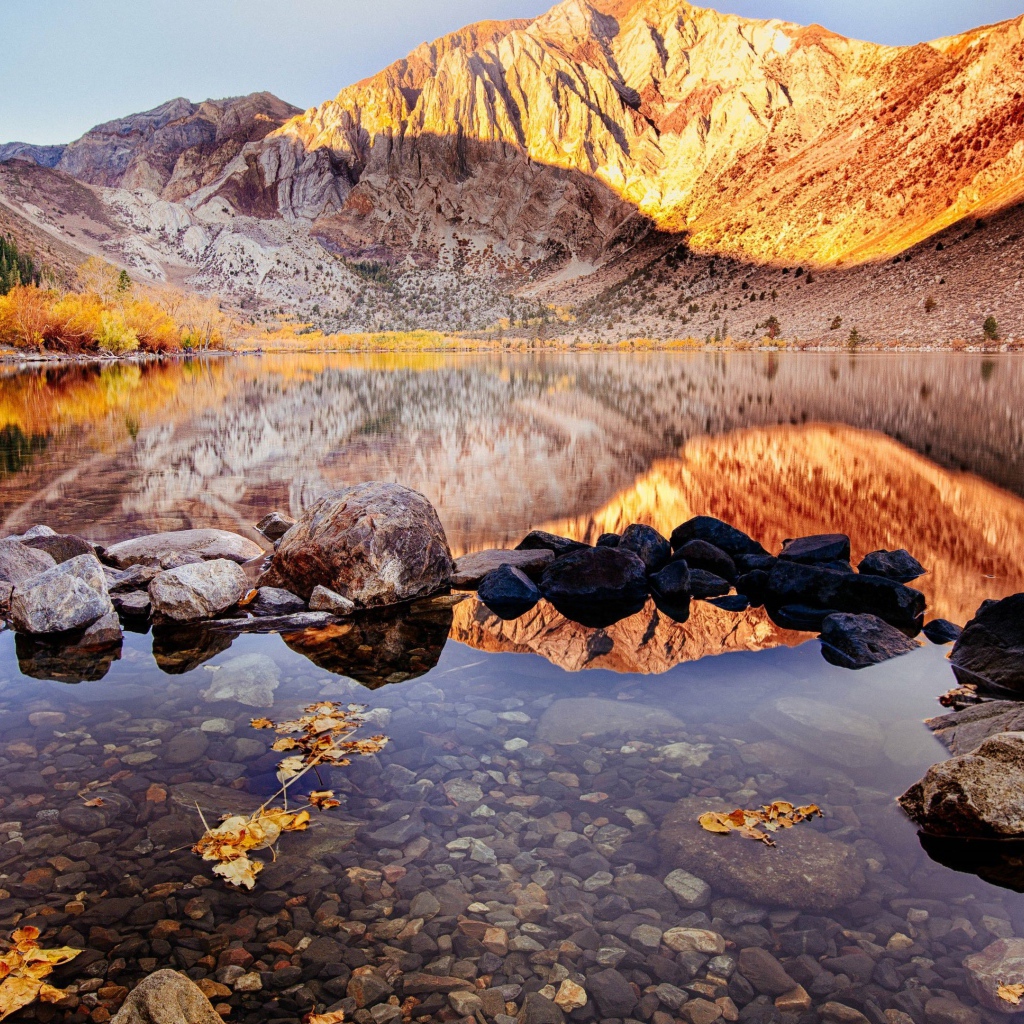 Mount Morrison reflected in Lake Convict in autumn