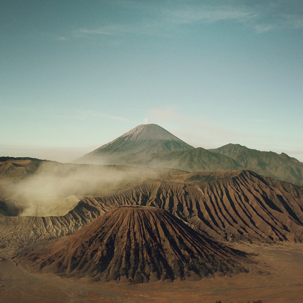 Кратеры вулкана Бромо,  Индонезия