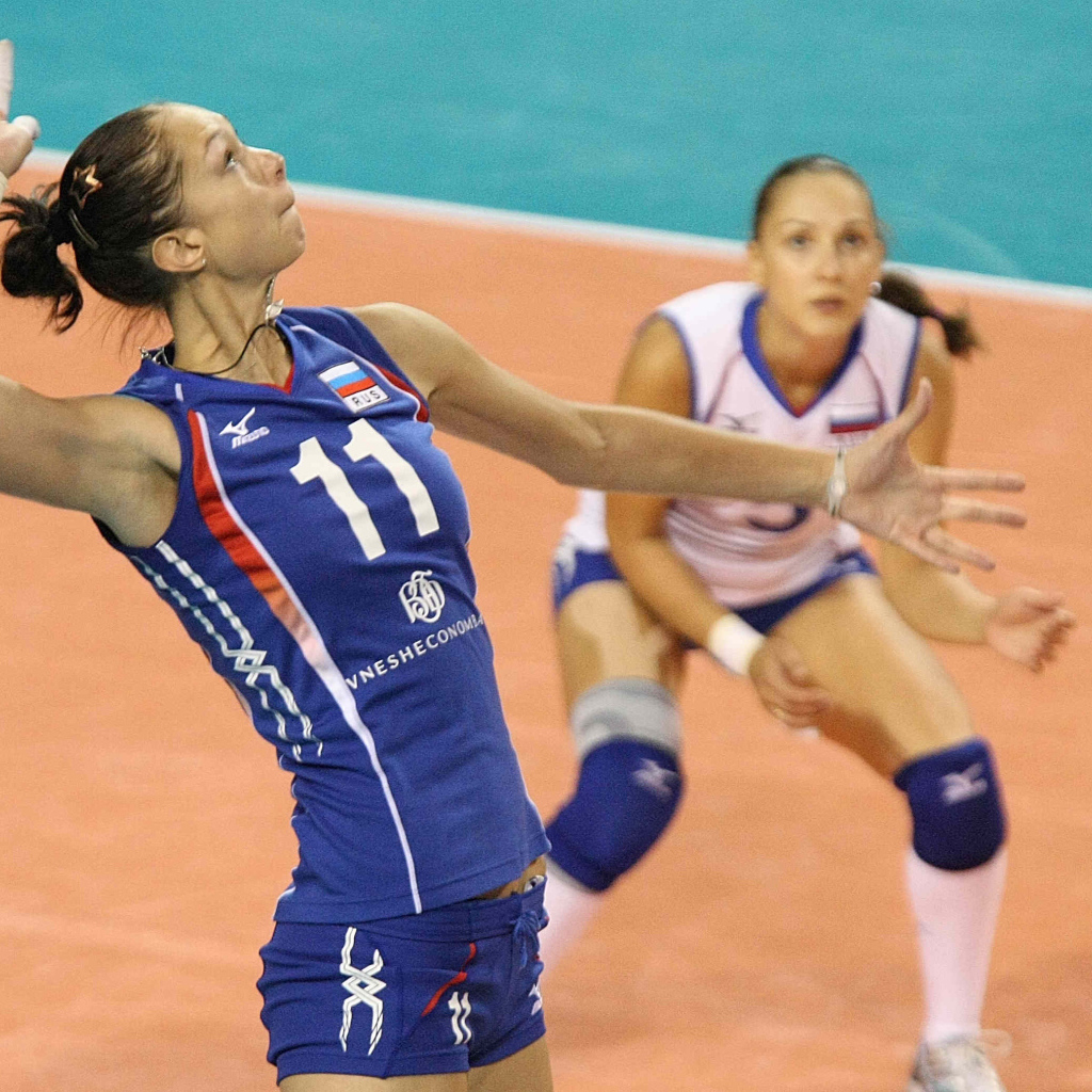Волейболистка Екатерина Гамова в атаке 