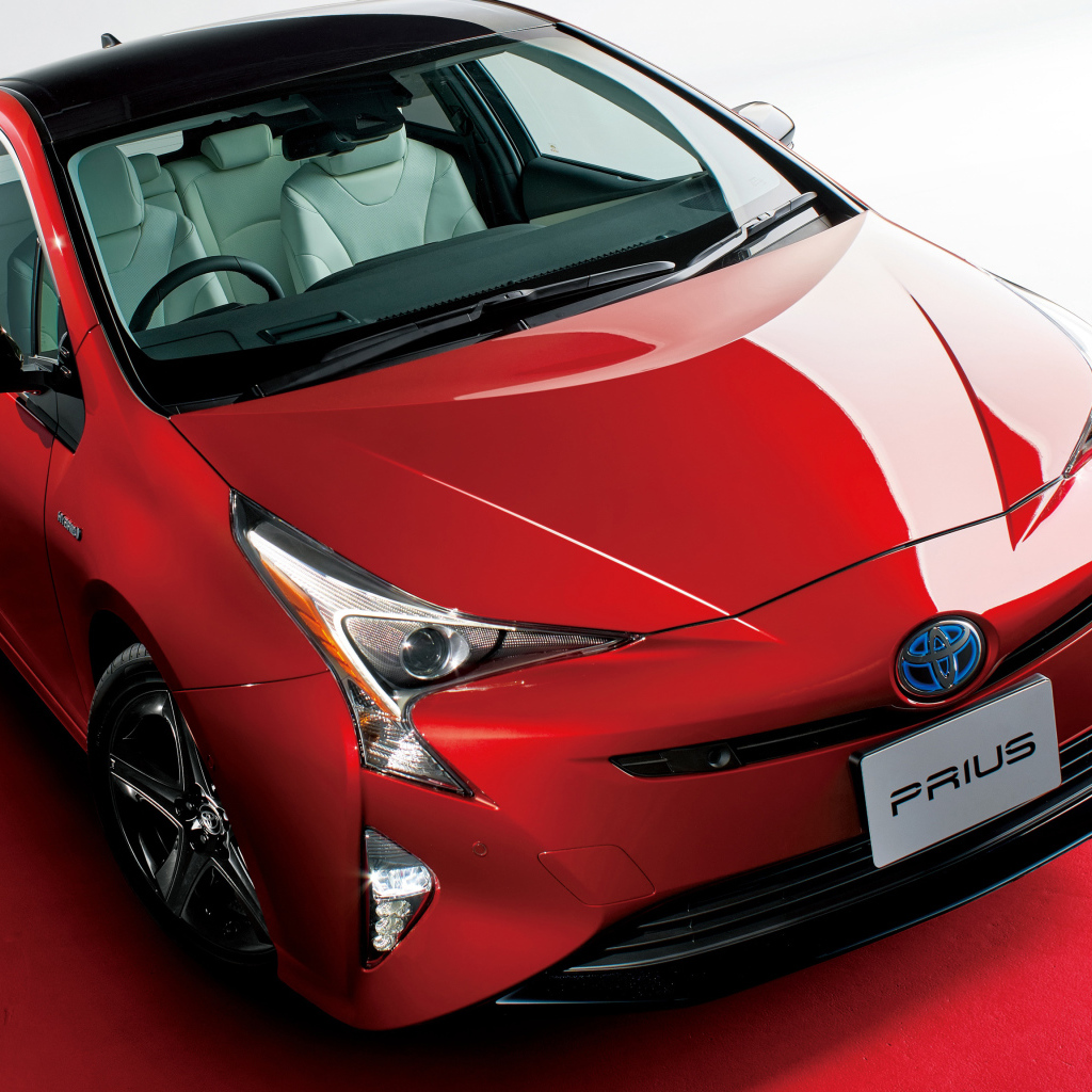 Красный автомобиль Toyota Prius Touring Select 20th Anniversary Limited, 2018