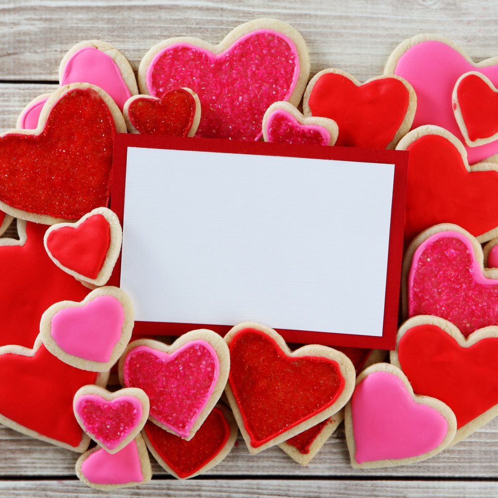 Шаблон поздравительной открытки с печеньем в форме сердца