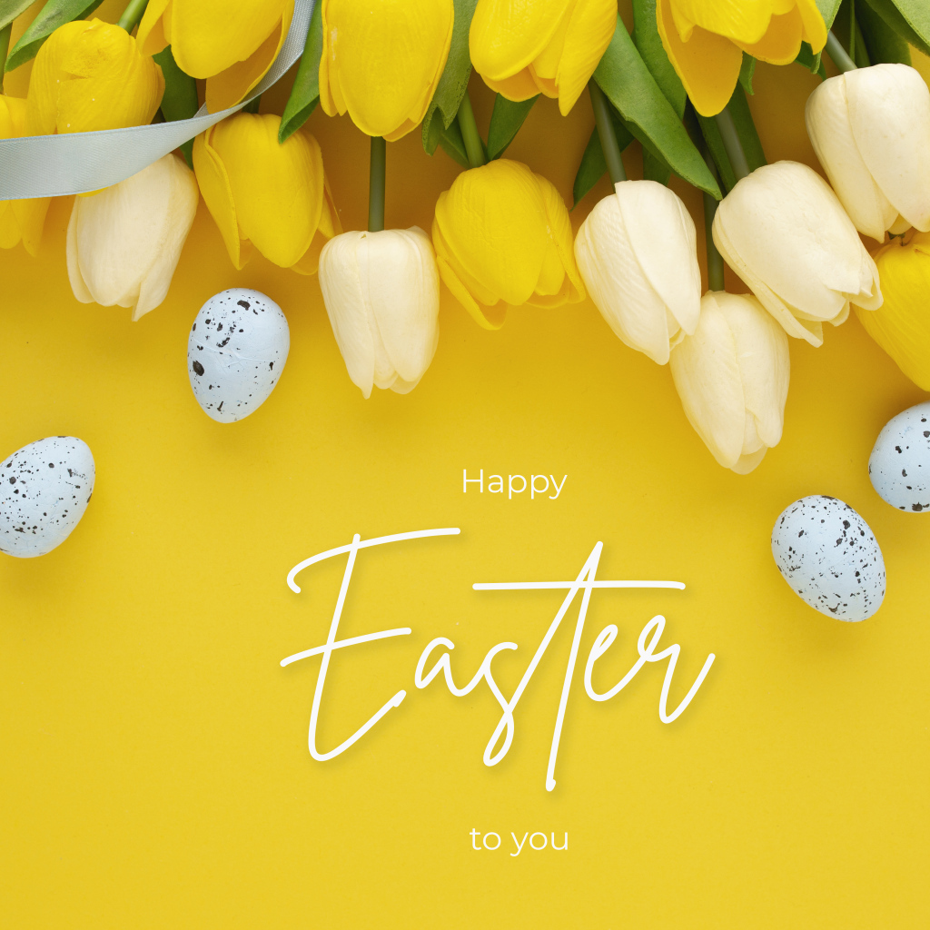 Букет тюльпанов и яйца на желтом фоне с надписью Счастливой Пасхи
