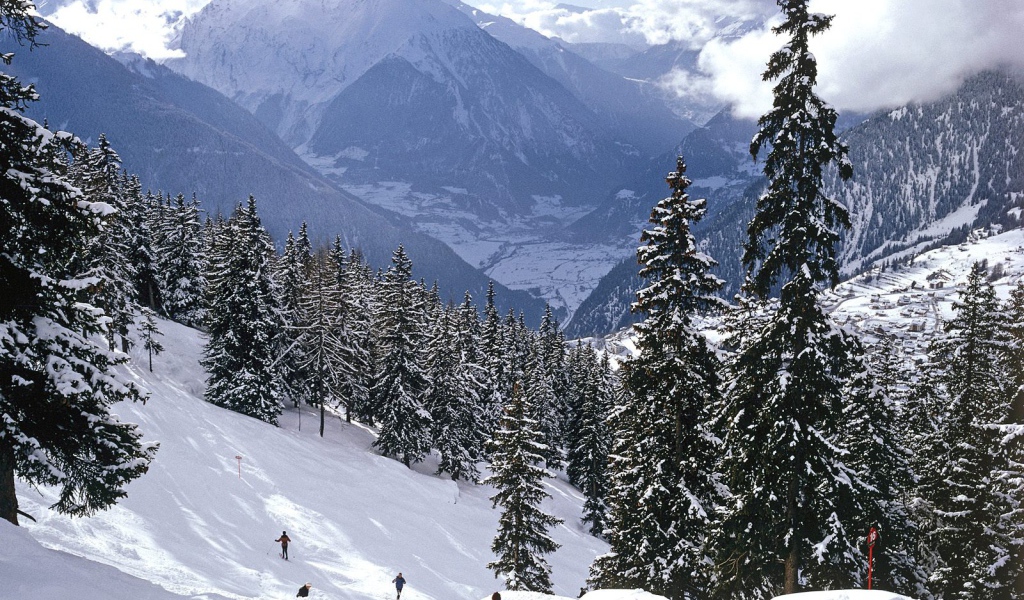 Катание на лыжах в Швейцарских альпах