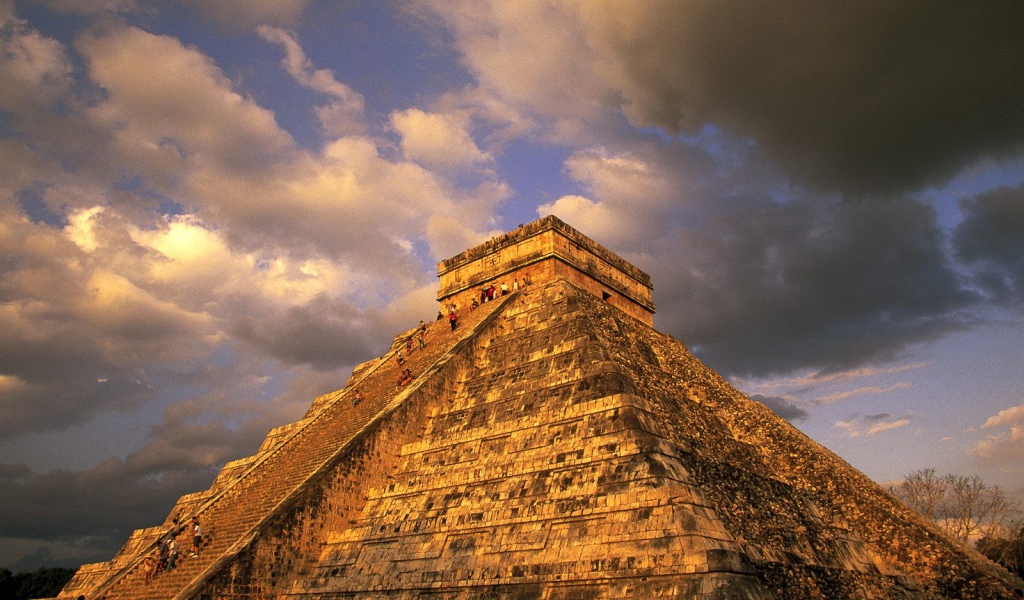 Древняя пирамида племени Майя