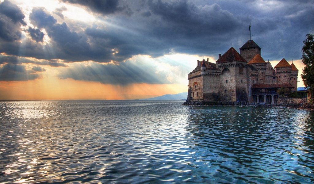 Замок на берегу моря