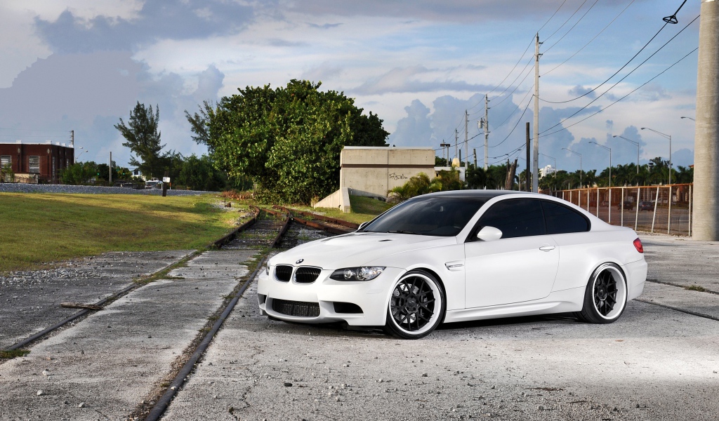 Белый BMW M3
