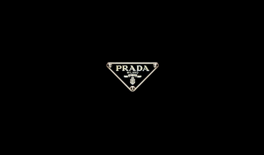 Итальянский производитель одежды Prada