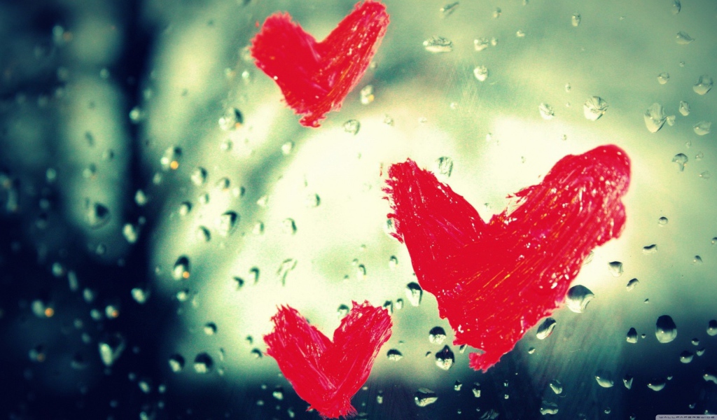 Три красных сердца на День Влюбленных 14 февраля