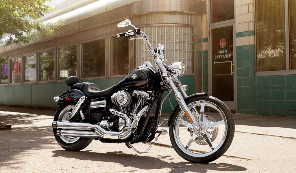 Красивый мотоцикл в москве Harley-Davidson Dyna Switchback