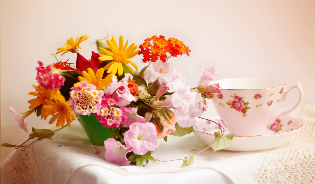 Букет цветов на салфетке