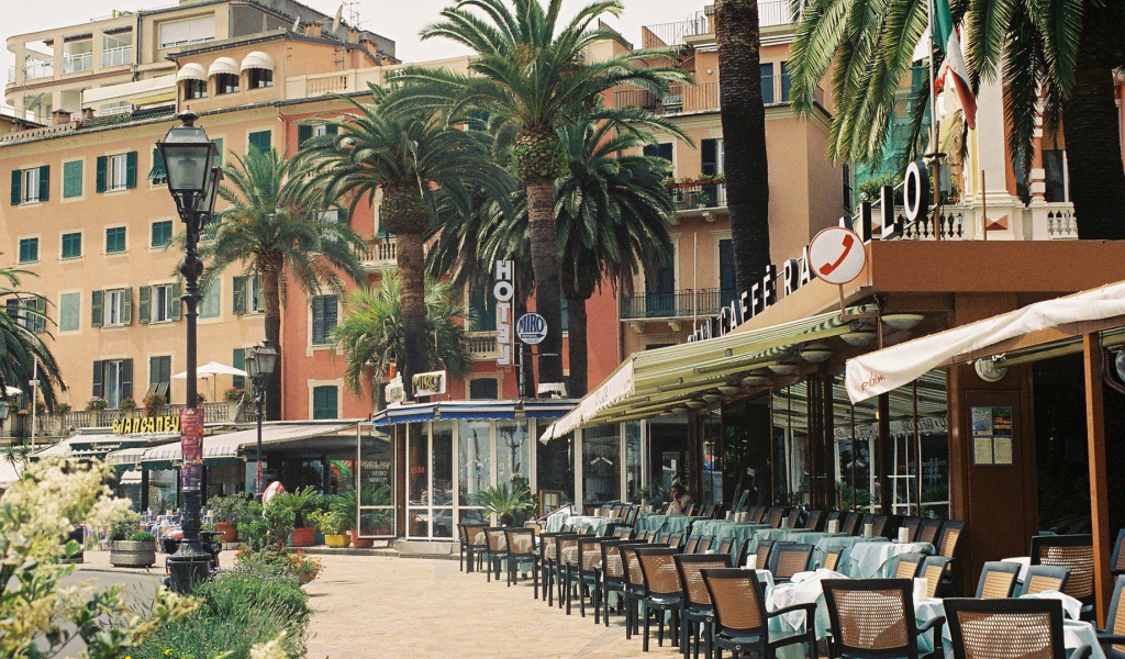 Street cafe in the resort of Rapallo, Italy