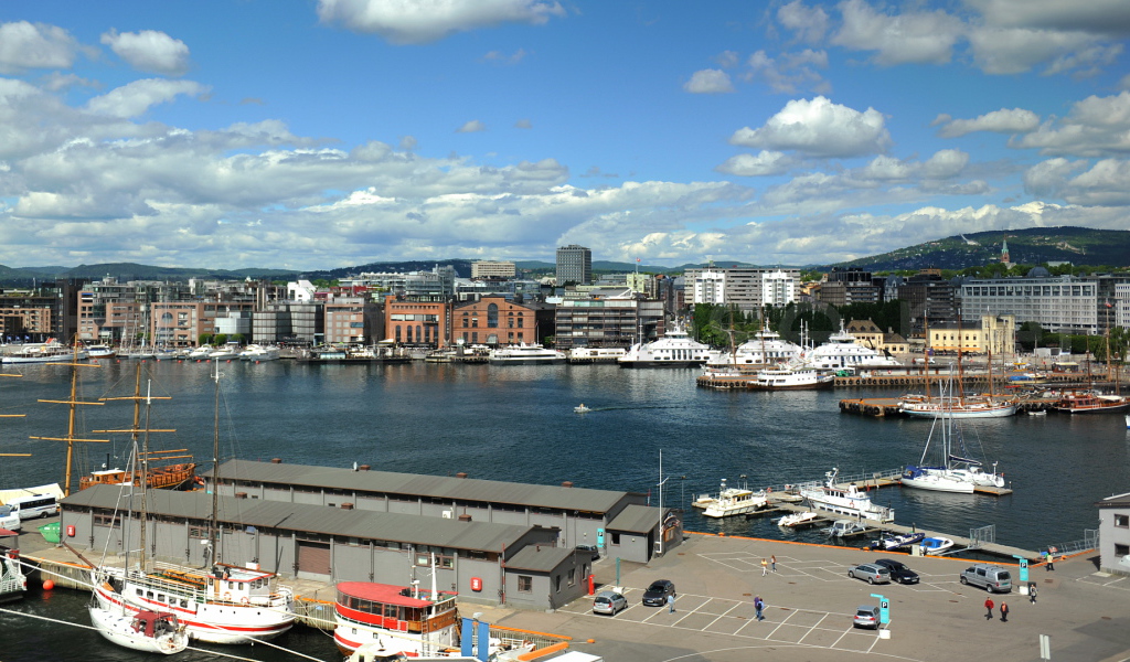 Корабли в гавани в Осло
