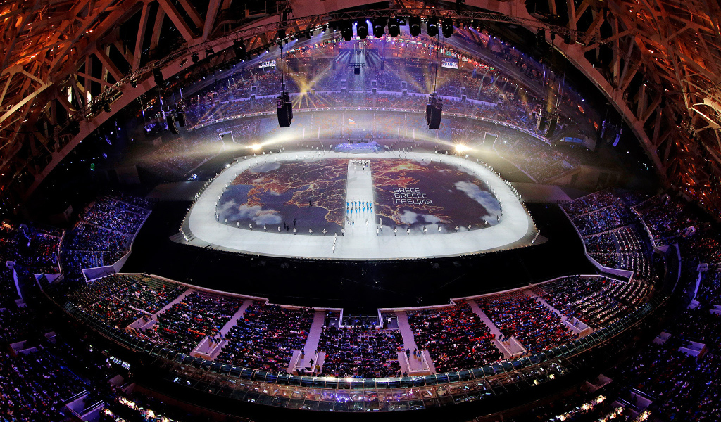 Выход команд на арену на открытии Олимпиады в Сочи