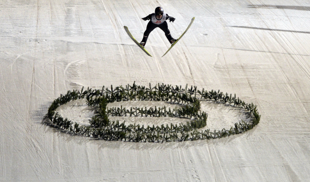 Обладатель серебряной медали австрийский прыгун с трамплина  Томас Дитхарт на олимпиаде в Сочи