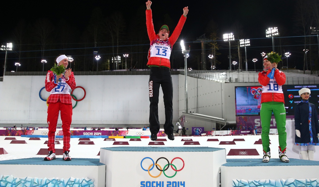 Обладательница бронзовой медали в дисциплине биатлон  Надежда Скардино на олимпиаде в Сочи