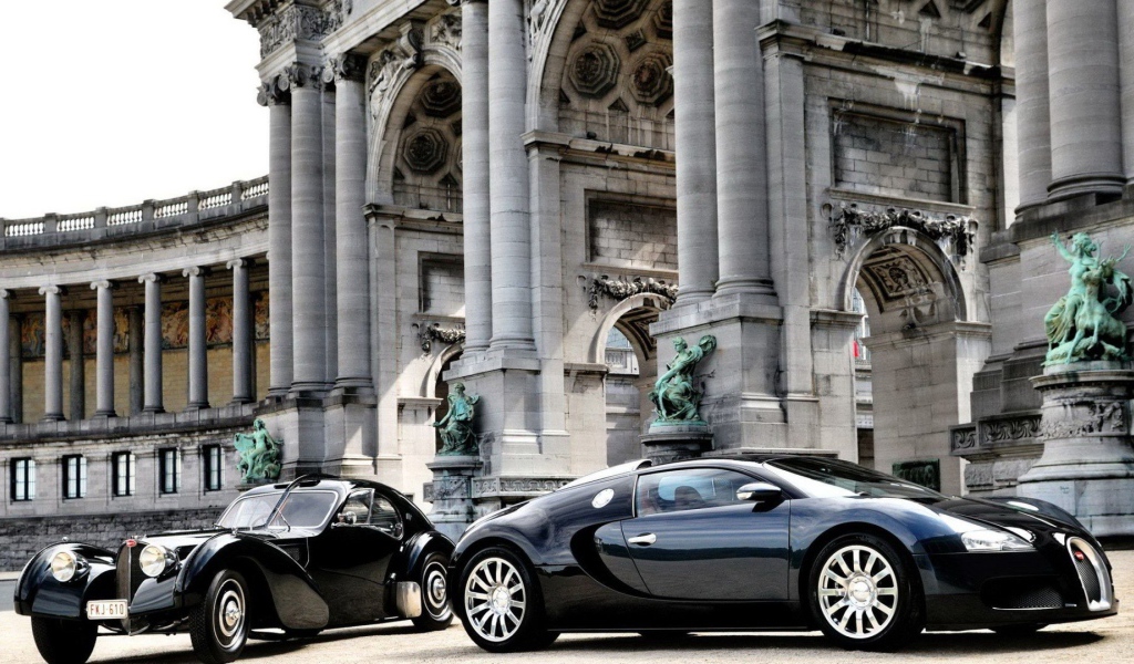 Два поколения авто Bugatti