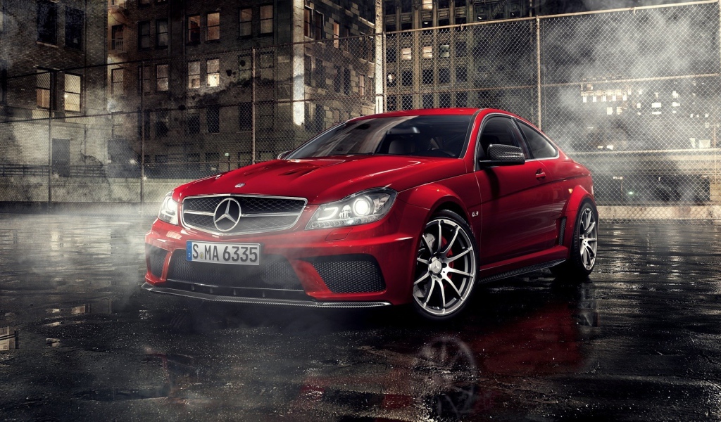 Красный суперкар Mercedes-Benz