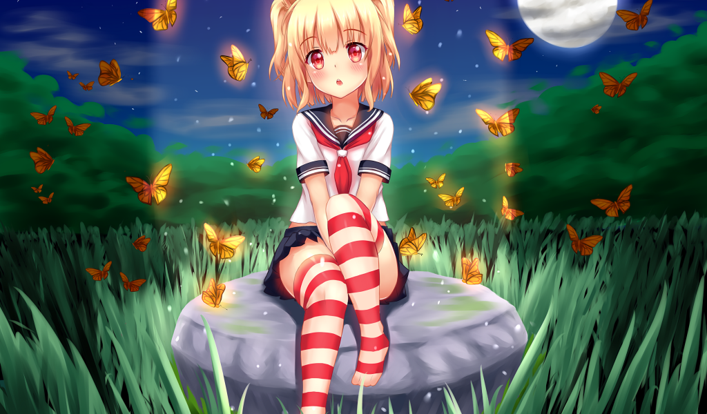 Девушка аниме с бабочками при свете луны 