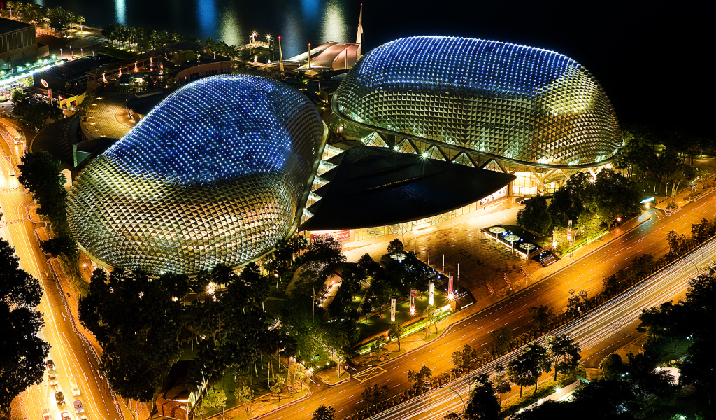 Театр Эспланада в ночное время, Сингапур 
