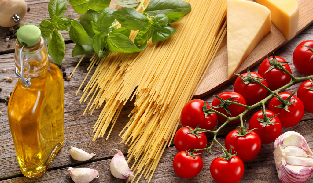 Спагетти с сыром, томатом и маслом 