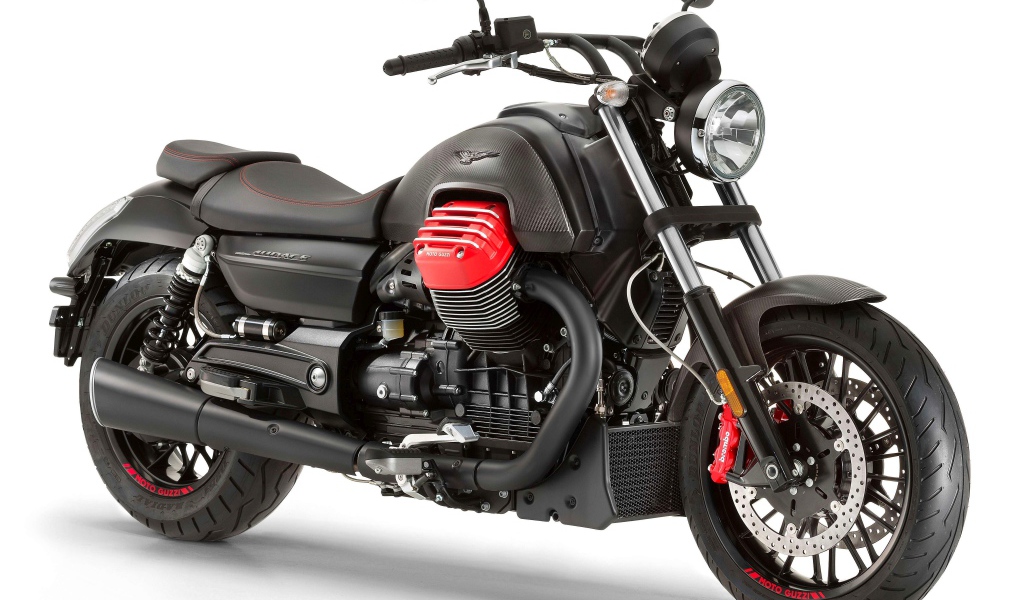 Черный мотоцикл Guzzi Audace Carbon на белом фоне