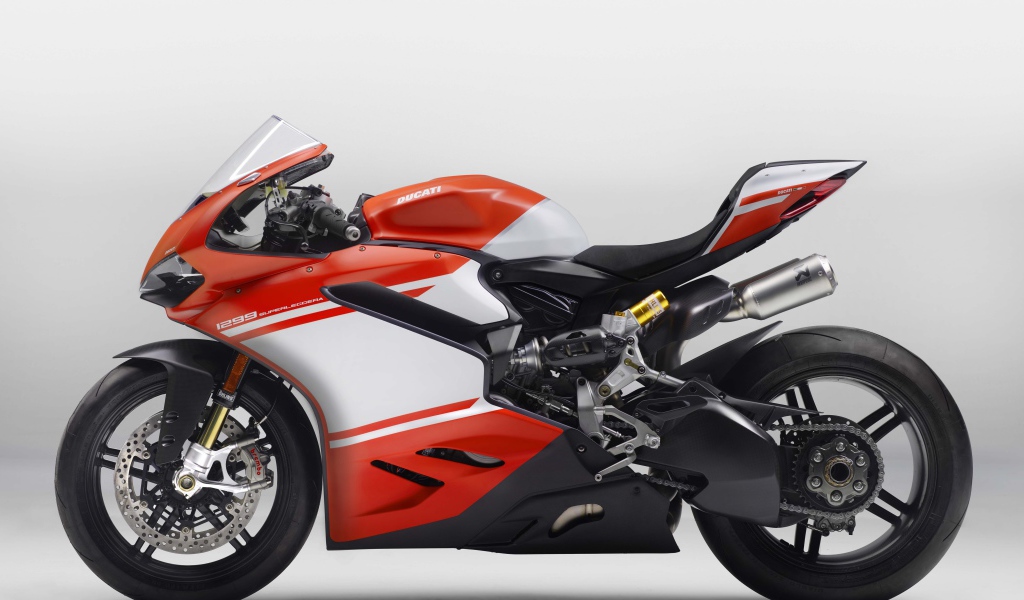 Мотоцикл  Ducati 1299 Superleggera на сером фоне 