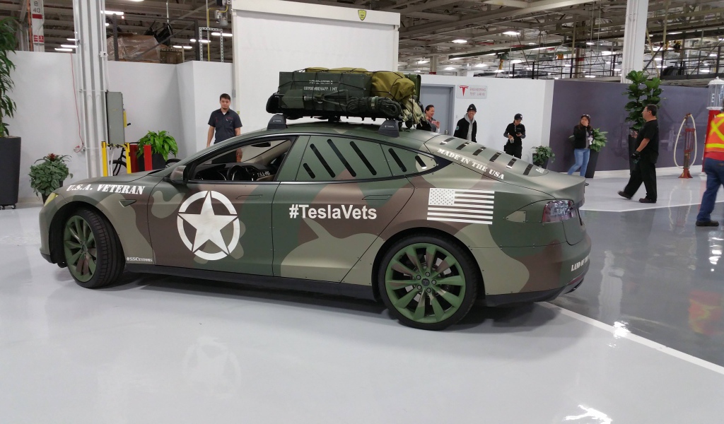 Электромобиль  Tesla Model S Military 